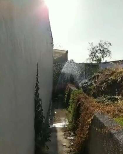 El surtidor de agua en la trasera del Centro Alfarero Maestro Justo Cubas/TA.